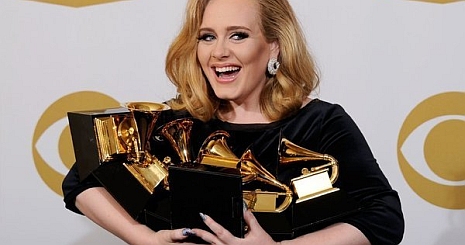 Viaszbabát kap Adele