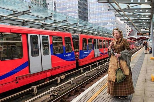 Viktoriánusok a metrón - az utasok szeme sem rebbent