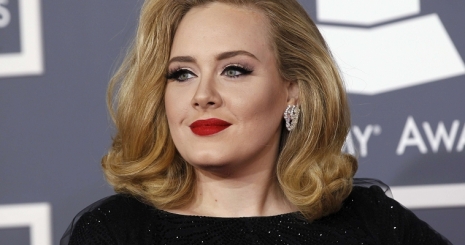 Adele tarolt az idei Grammyn