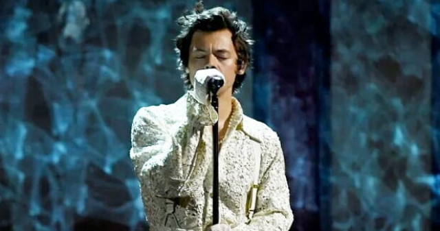 BRIT Awards 2020: Harry Styles megható dalt énekelt ...