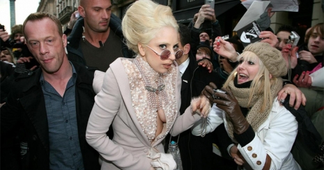Lady Gaga koncertjét ismét elnapolták