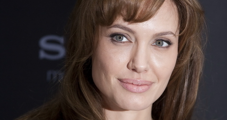  Angelina Jolie grúziai gyerekeket támogatott