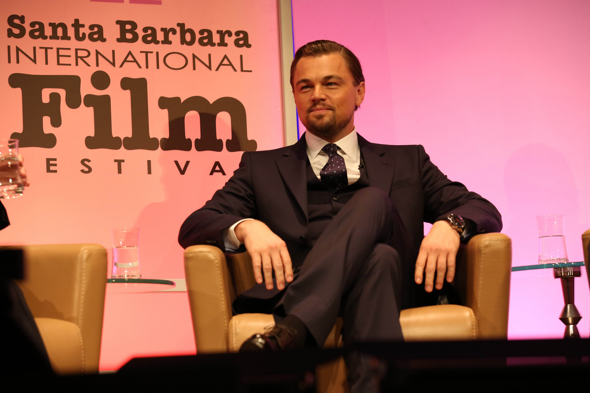 48 éves lett Leonardo DiCaprio, Gigi Hadid nélkül partizott 