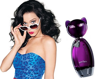Katy Perry dorombolós parfümöt dob piacra