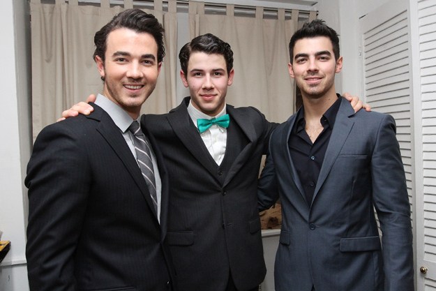 A Jonas Brothers törölte turnéját