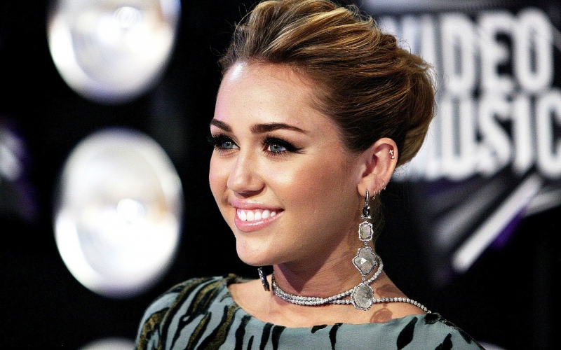 A legszebb és legrosszabb ruhákban — Miley Cyrus