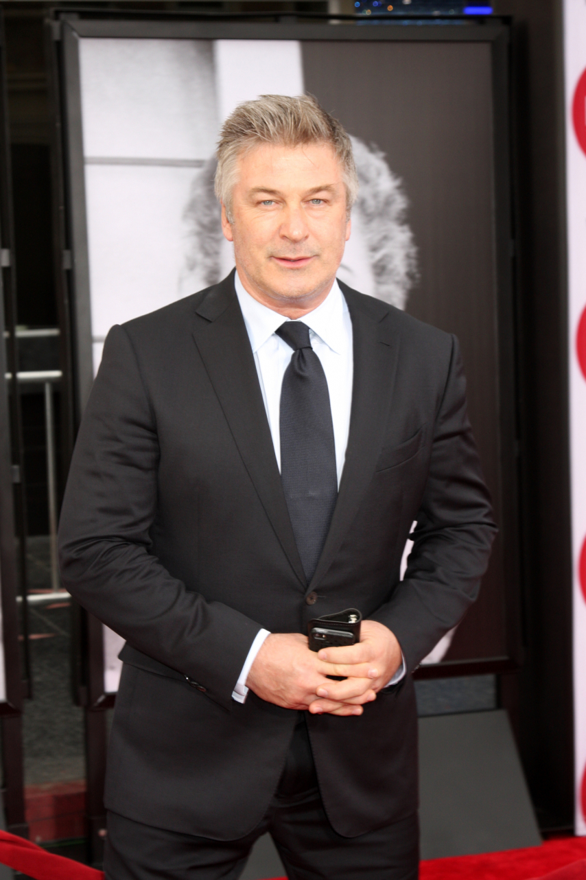 Alec Baldwin mégsem úszta meg a börtönt a halálos lövöldözés miatt?