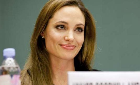 Angelina Jolie itthagyta Pittet