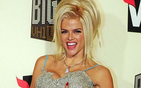 Anna Nicole Smitht szándékosan mérgezték?