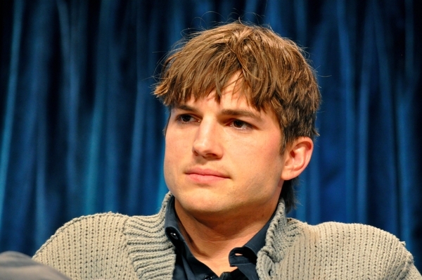 Ashton Kutcher sajnálta a borravalót a fodrásztól