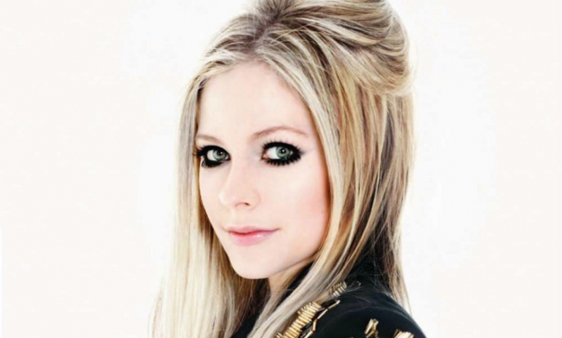 Avril Lavigne elkíséri párját a turnéra