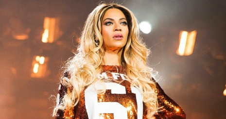 Beyoncé sírva fakadt a színpadon — videó