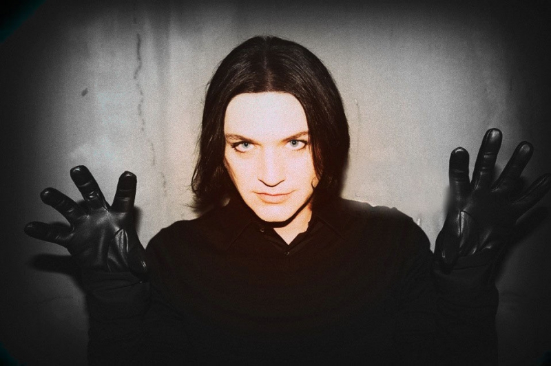 Brian Molko kiáll a homoszexuálisokért