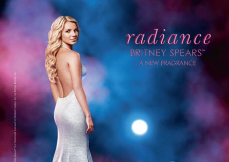 Britney ragyog a parfümtől