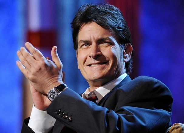 Charlie Sheen a halott lesifotós előtt tisztelgett