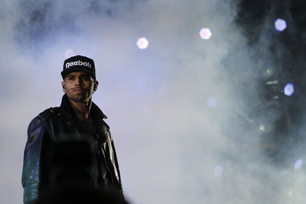 Chris Brown agyvérzést kapott a stúdiójában