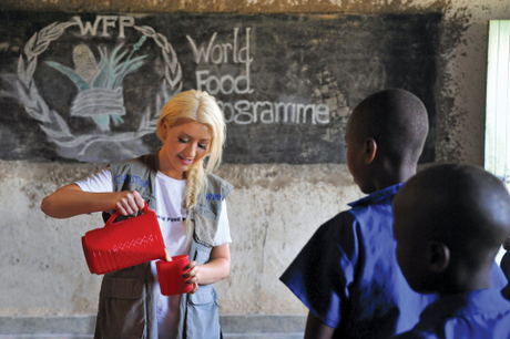 Christina Aguilera Ruandában jótékonykodott