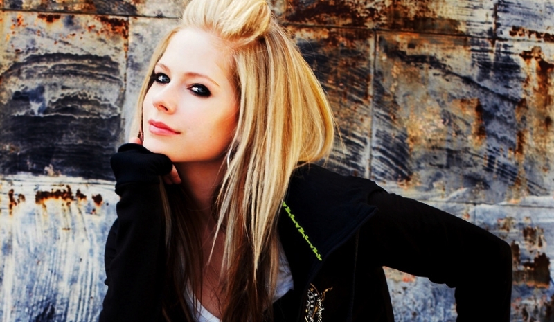 Cipőket fog piacra dobni Avril Lavigne