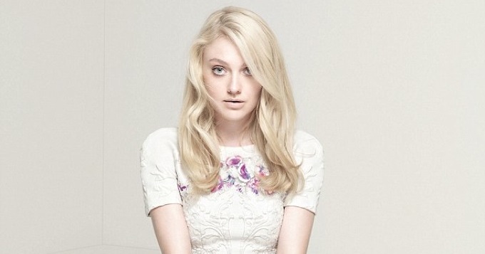 Dakota Fanning 13 évvel idősebb pasival randizik