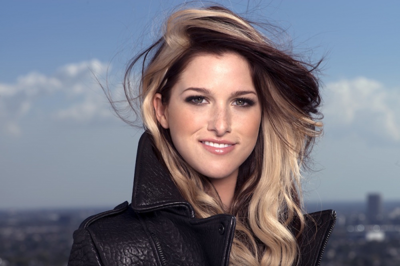 Dalpremier: Cassadee Pope - Wasting All These Tears