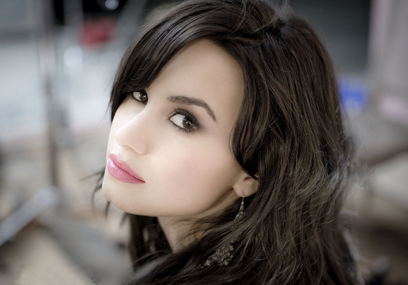 Demi Lovato botrányt okozott a Twitteren
