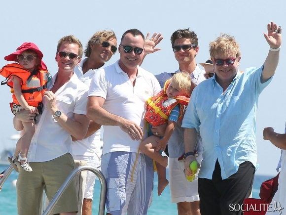 Együtt nyaral Neil Patrick Harris és Elton John
