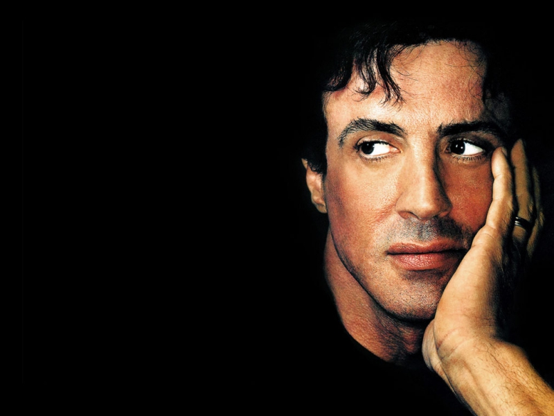 Gyanús foltok éktelenkednek Stallone lábán 