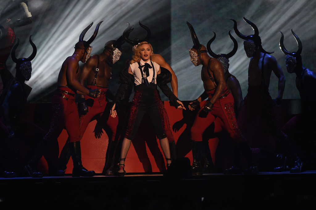 Hatalmasat zakózott Madonna a Brit Awards színpadán