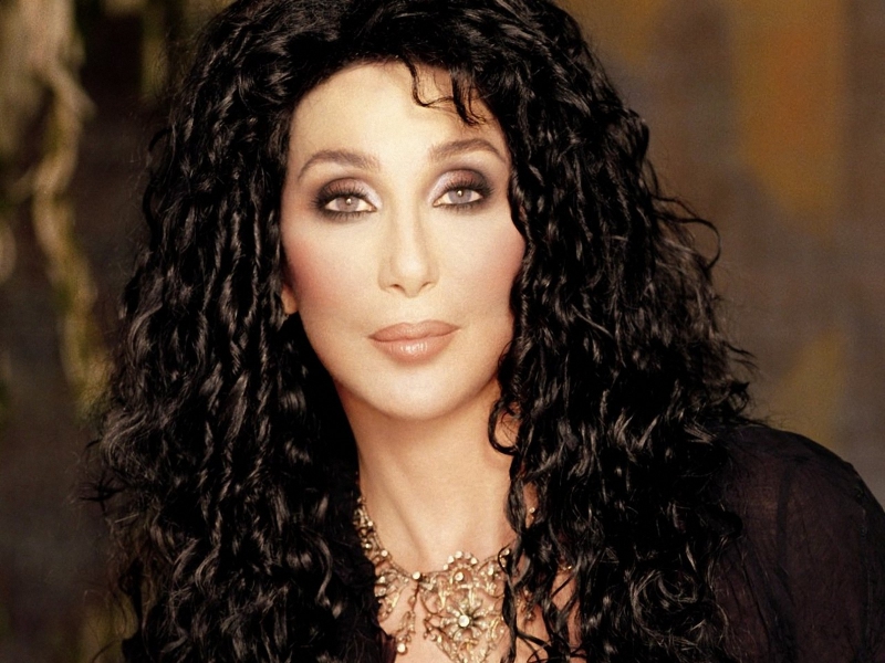 Homoerotikus klippel rukkolt elő Cher
