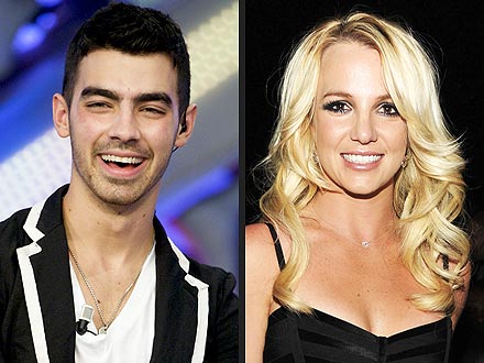 Joe Jonas csatlakozik Britney-hez