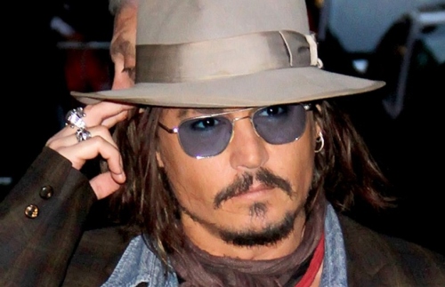 Johnny Depp megválik kalapjaitól