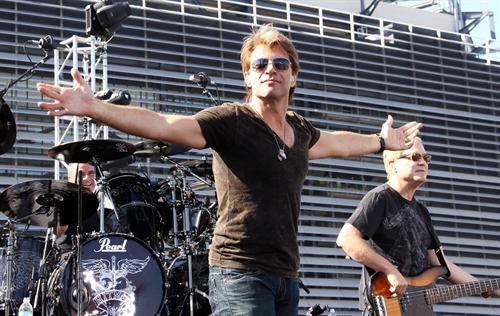 Jon Bon Jovi megsérült a koncertjén