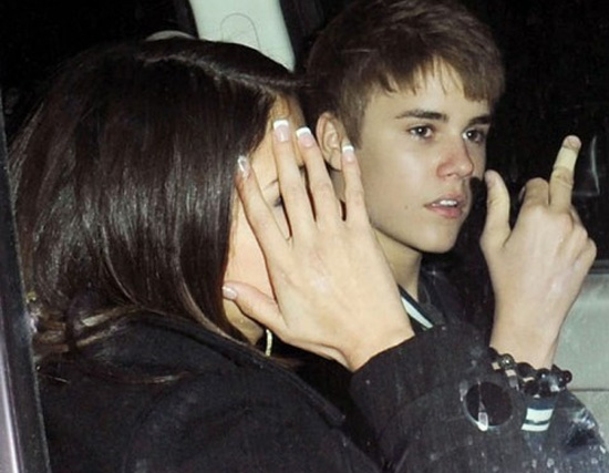 Justin Bieber elnézést kért a lesifotósoktól