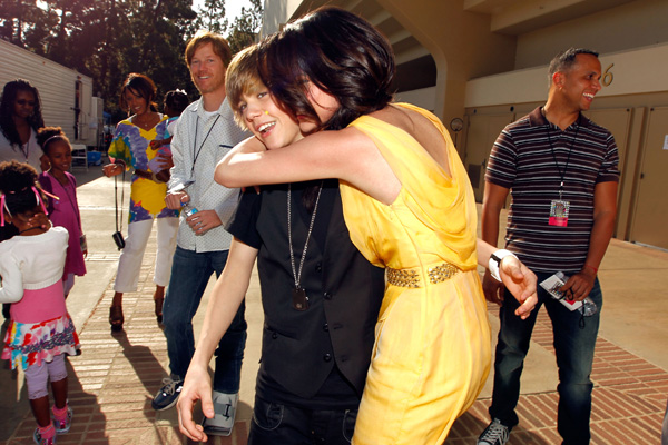 Justin Biebert dobta Selena Gomez