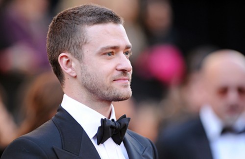 Justin Timberlake katonákkal bálozott