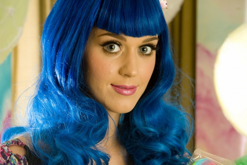 Katy Perry beesett egy gimis bálra
