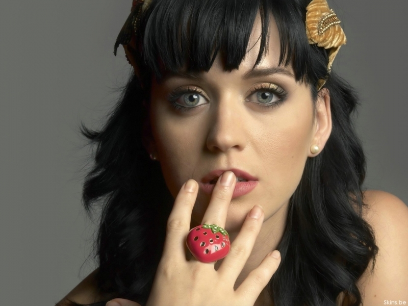 Katy Perry nem vetkőzik le... teljesen