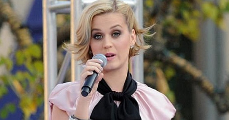 Katy Perry sem megy a People's Choice Awardsra