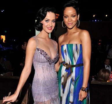 Katy Perry sztriptízt akar Rihannától
