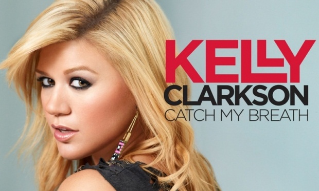 Kelly Clarkson Greatest Hits albummal jelentkezik
