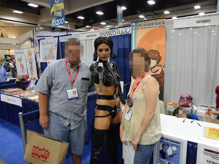 Kidobták Adrianne Curryt a Comic-Conról