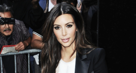 Kim Kardashian megmutatta kerekedő pocakját