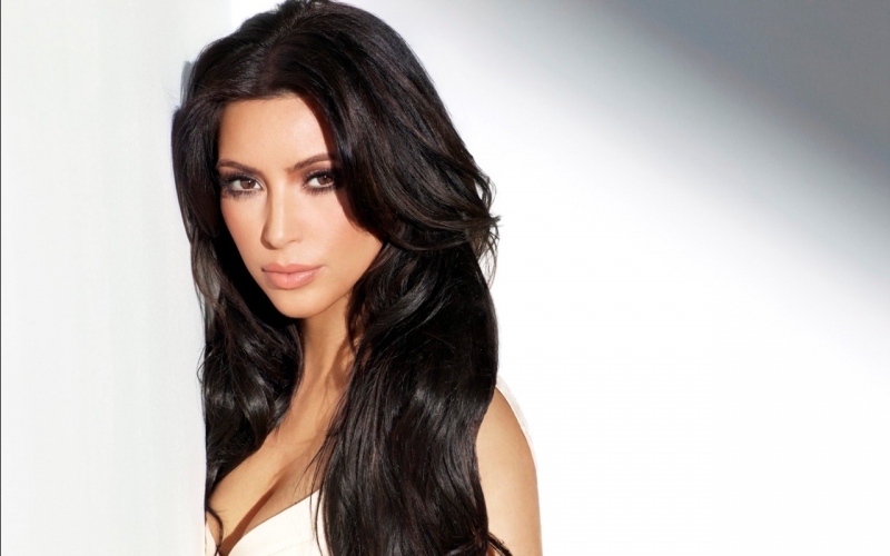 Kim Kardashian nem bír magával