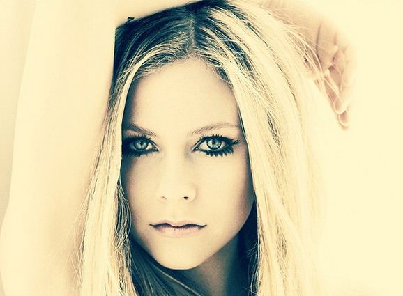 Klipelőzetes: Avril Lavigne - Give You What You Like