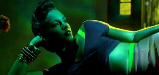 Klippremier: Alicia Keys - Girl On Fire