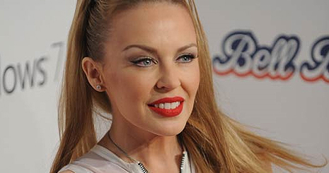 Kylie Minogue béranyát fogadna