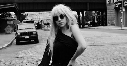 Lady Gaga a droghoz hasonlította rajongóit