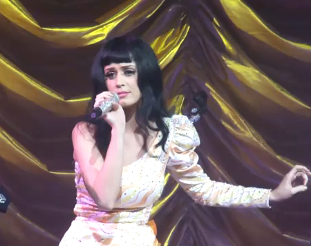 Katy Perry is elénekelte a Born This Wayt