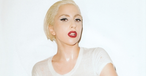 Lady Gaga meztelenül pózol a V címlapján