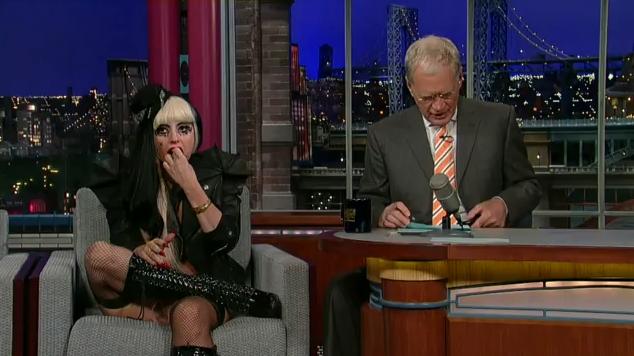 Lady Gaga papírt evett